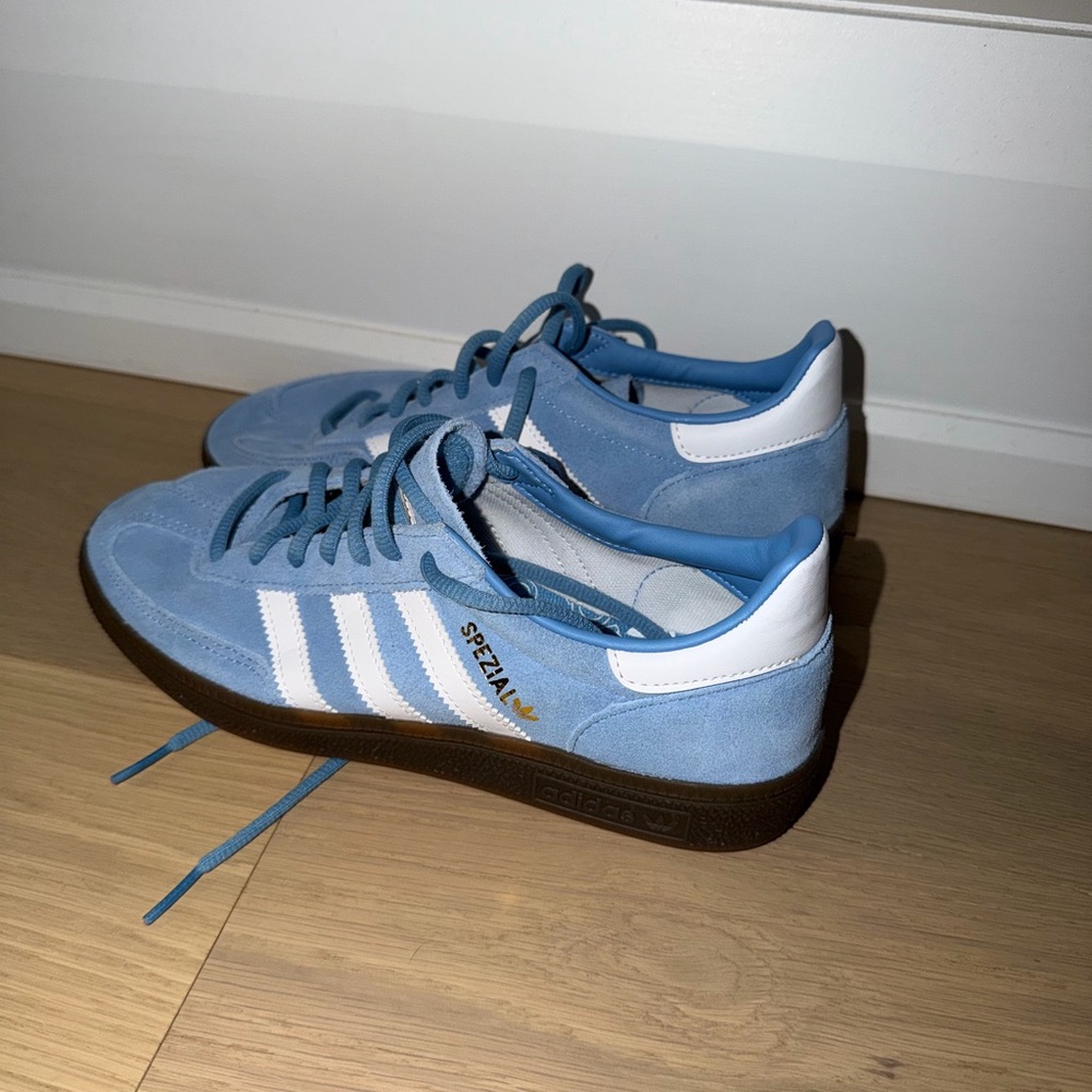 Women’s adidas Handball Spezial light blue suede/white and gum